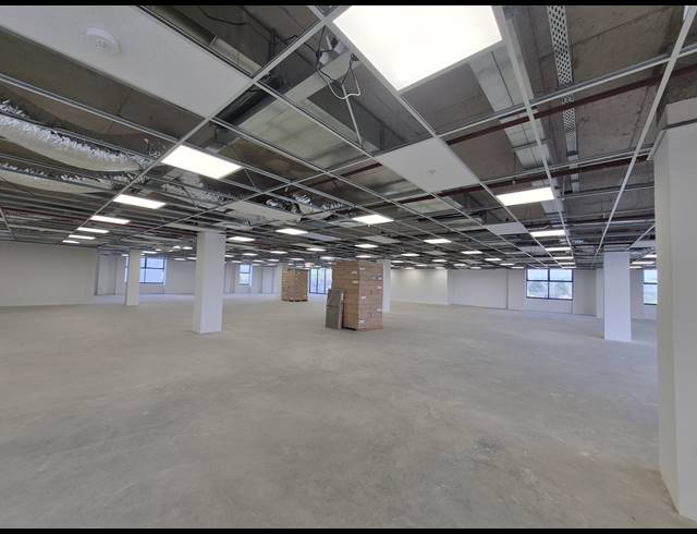 883M² OFFICE TO LET IN GLENADRIENNE